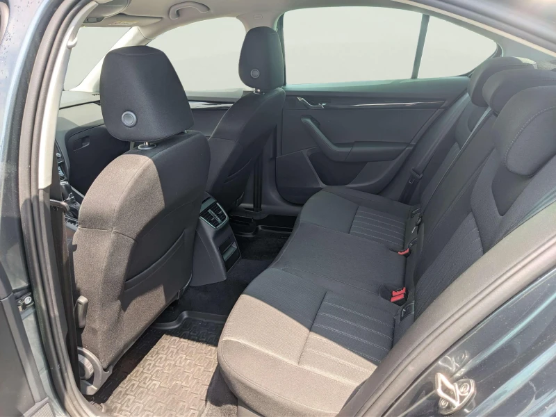 Skoda Octavia 1.6, снимка 8 - Автомобили и джипове - 53427452