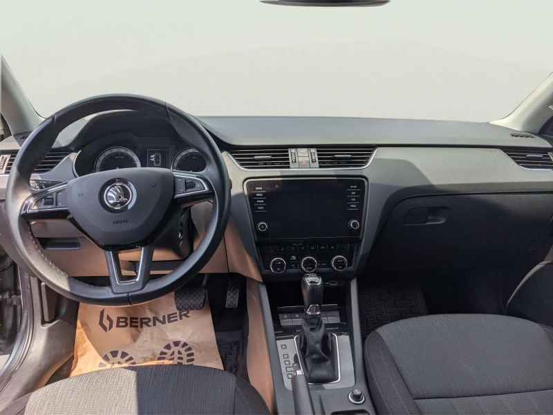 Skoda Octavia 1.6, снимка 9 - Автомобили и джипове - 53427452