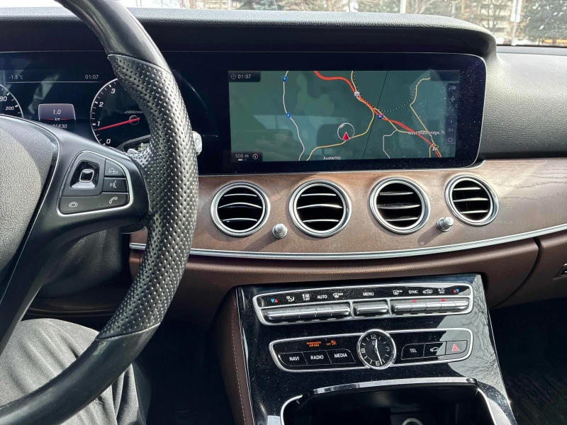 Mercedes-Benz E 400 AMG* Burmester* 4matic* Въздушно, снимка 7 - Автомобили и джипове - 53481964