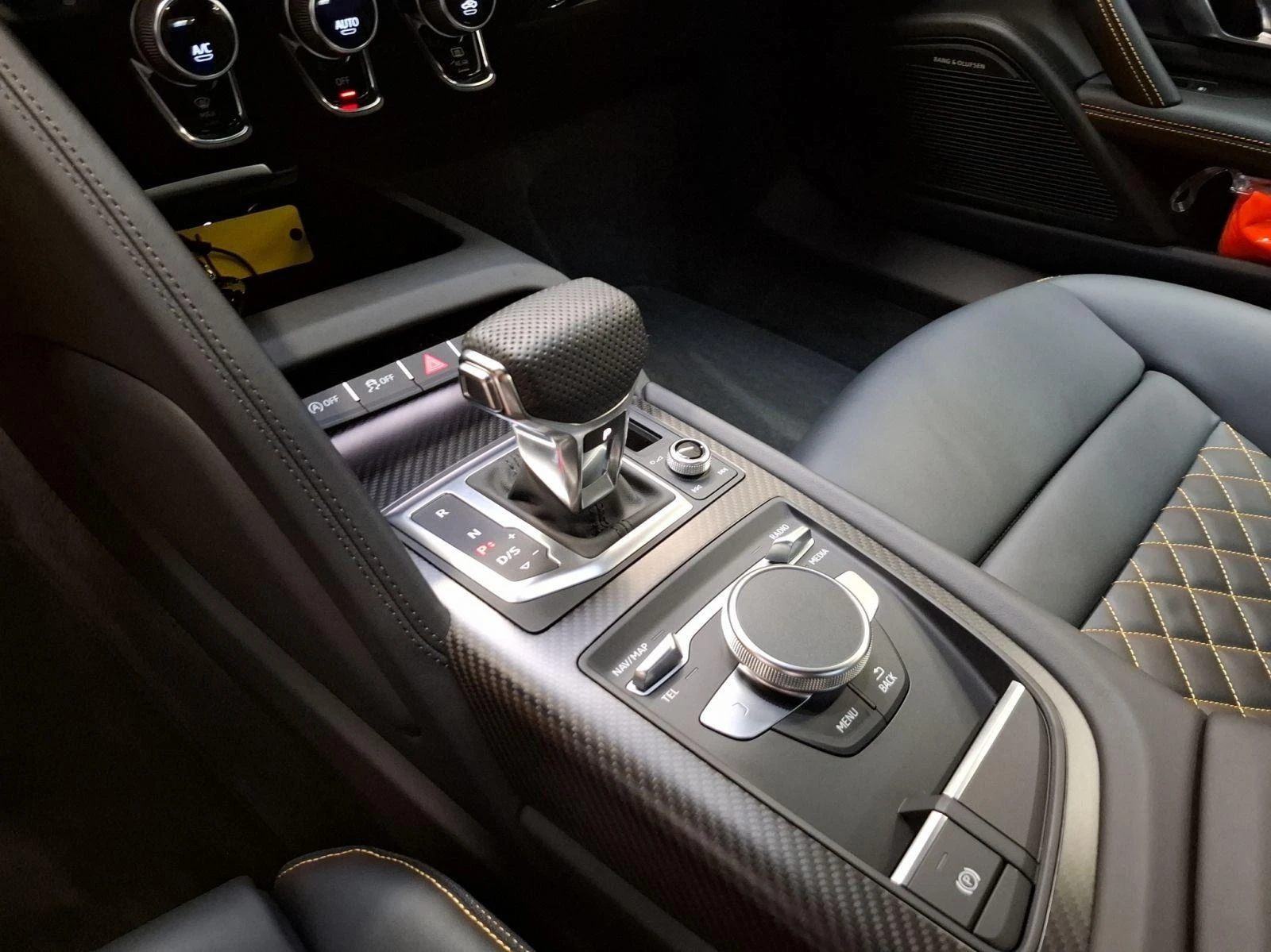 Audi R8 PERFORMANCE COUPE V10 CERAMIC CARBON B&O | Mobile.bg   14