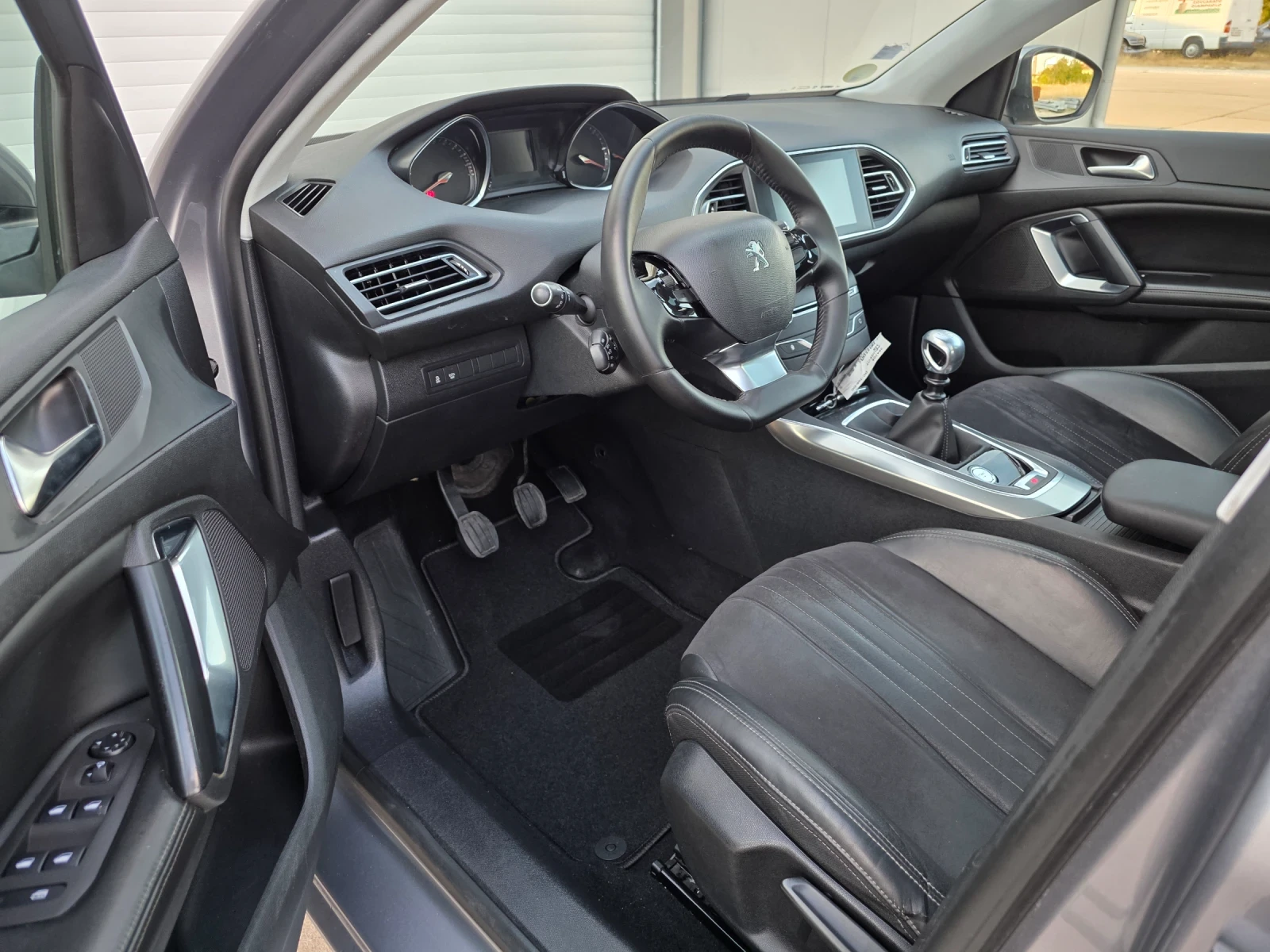Peugeot 308 1.6e-hdi Panor - изображение 7