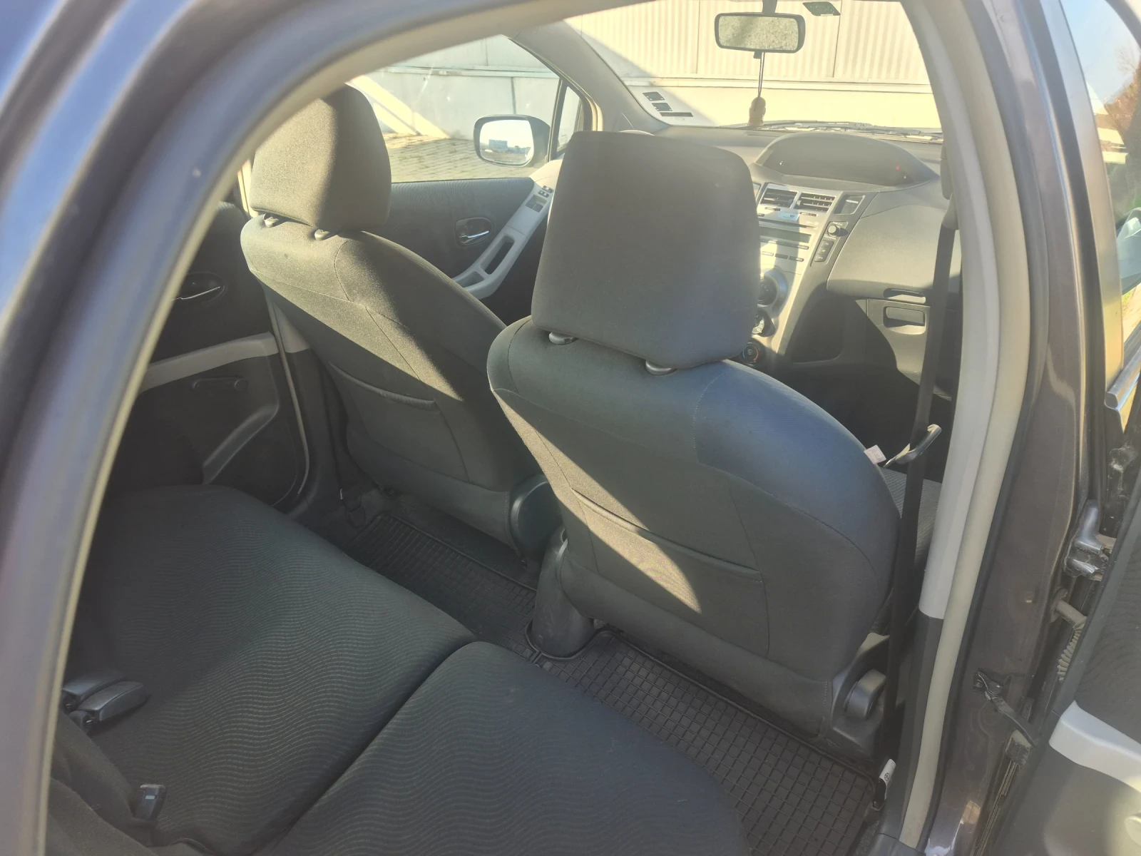 Toyota Yaris  - изображение 7