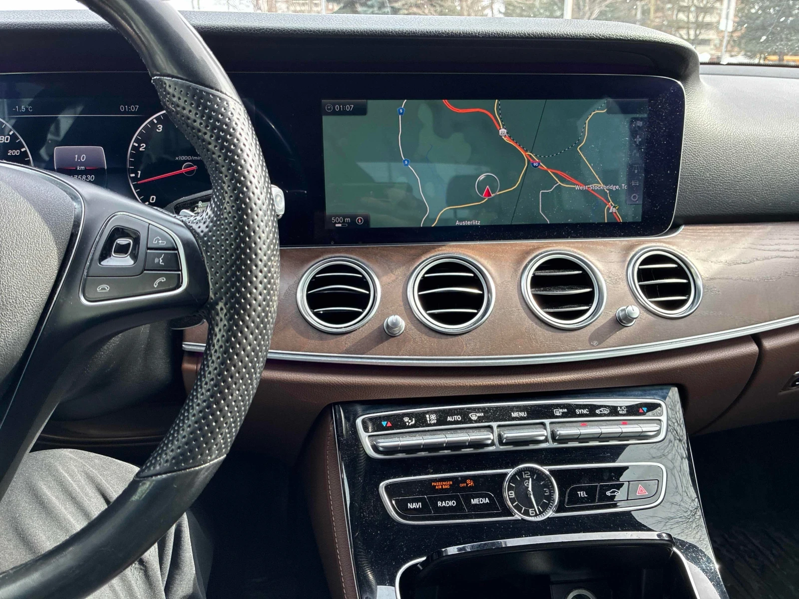 Mercedes-Benz E 400 AMG* Burmester* 4matic* Въздушно - изображение 7