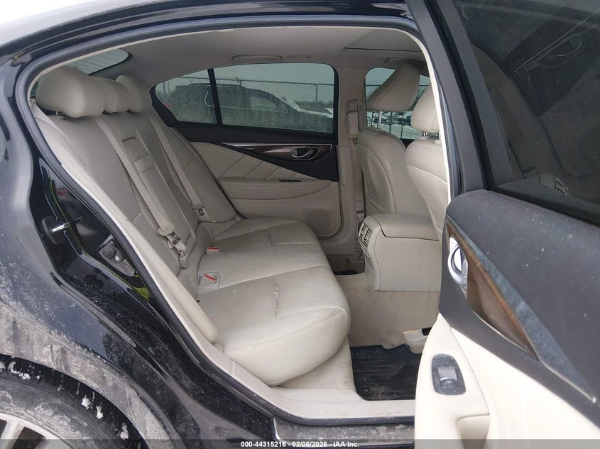 Infiniti Q50 3.0T Luxe - изображение 8