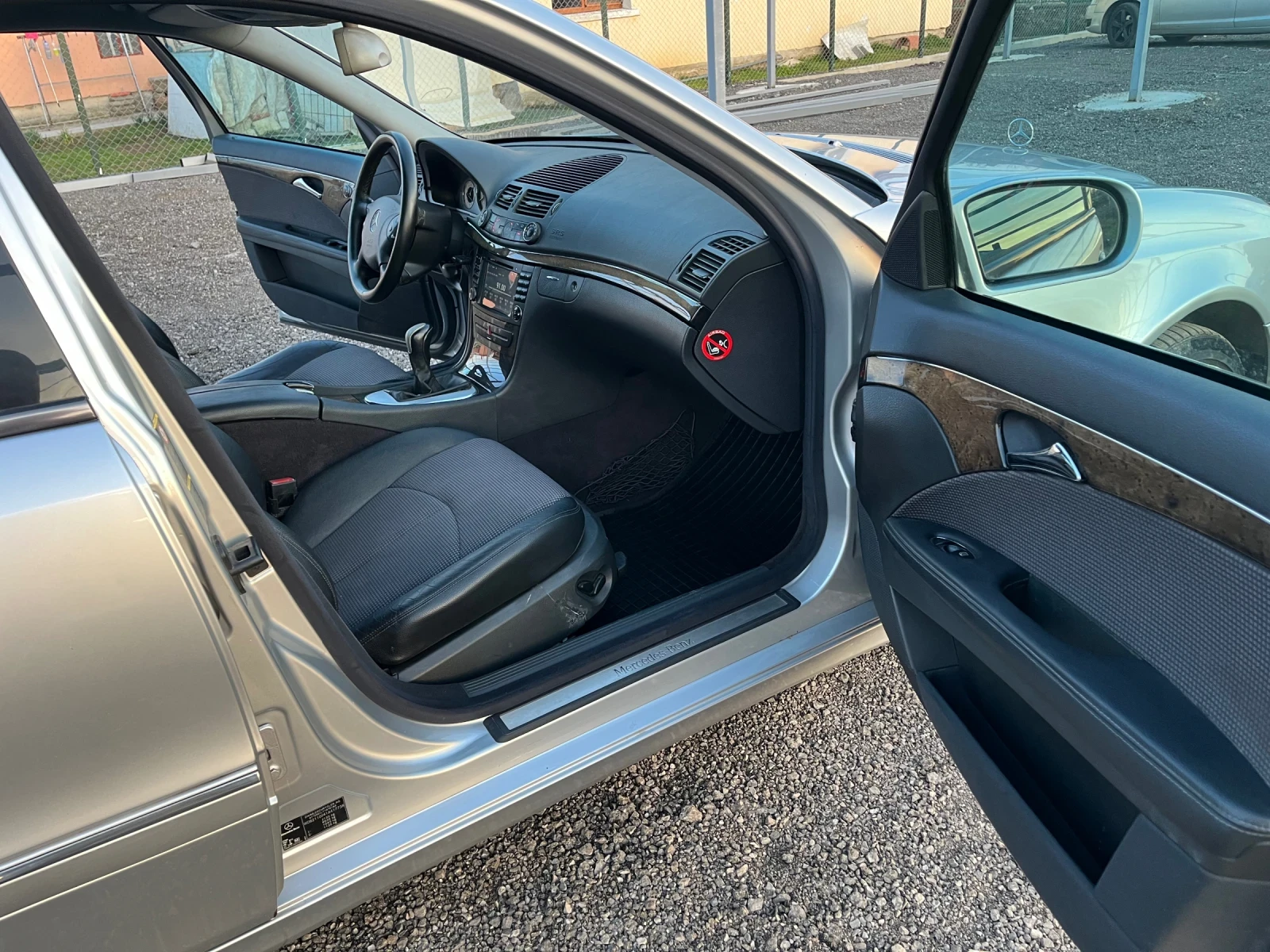 Mercedes-Benz E 200 E-200, снимка 12 - Автомобили и джипове - 53772684