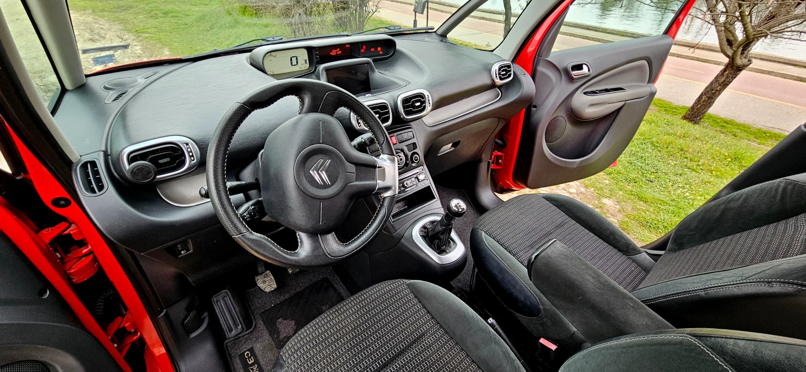 Citroen C3 Picasso, снимка 11 - Автомобили и джипове - 53957148