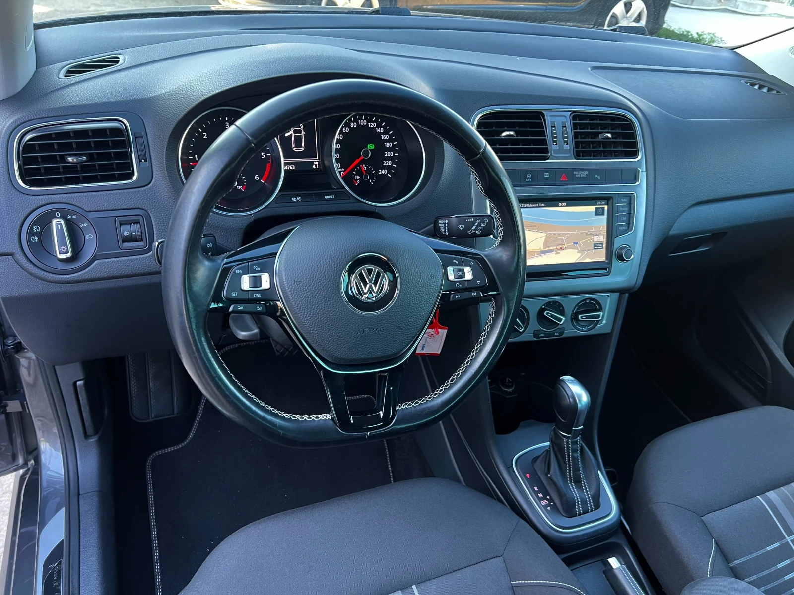 VW Polo LOUNGE-1.4TDI-90к.с-DSG Автоматик, снимка 9 - Автомобили и джипове - 54166195