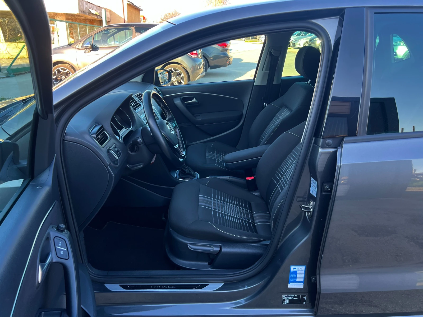 VW Polo LOUNGE-1.4TDI-90к.с-DSG Автоматик, снимка 8 - Автомобили и джипове - 54166195