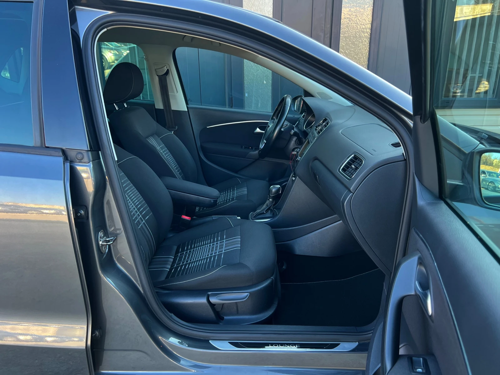 VW Polo LOUNGE-1.4TDI-90к.с-DSG Автоматик, снимка 12 - Автомобили и джипове - 54166195