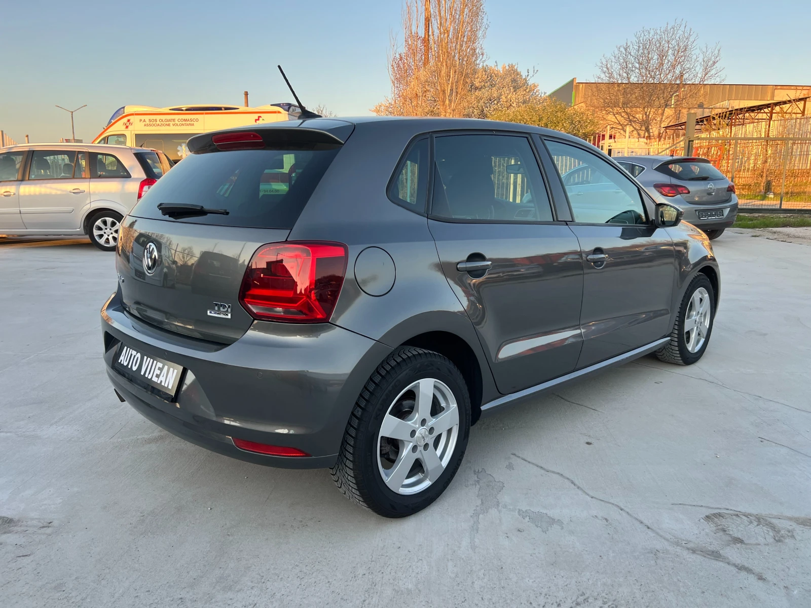 VW Polo LOUNGE-1.4TDI-90к.с-DSG Автоматик, снимка 4 - Автомобили и джипове - 54166195