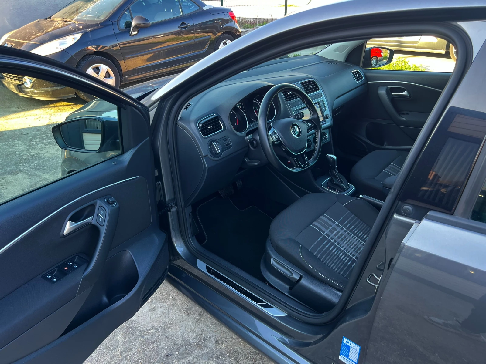 VW Polo LOUNGE-1.4TDI-90к.с-DSG Автоматик, снимка 7 - Автомобили и джипове - 54166195