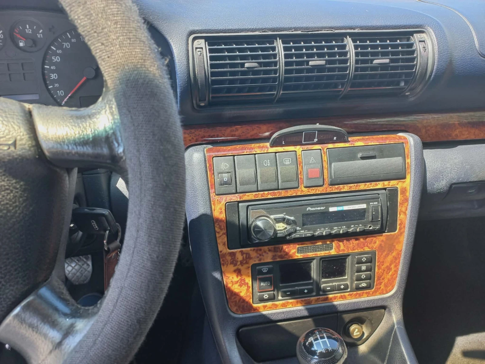 Audi A4 1.8i, снимка 10 - Автомобили и джипове - 54645411