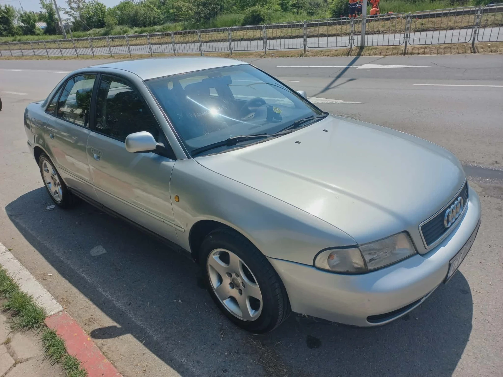 Audi A4 1.8i, снимка 3 - Автомобили и джипове - 54645411