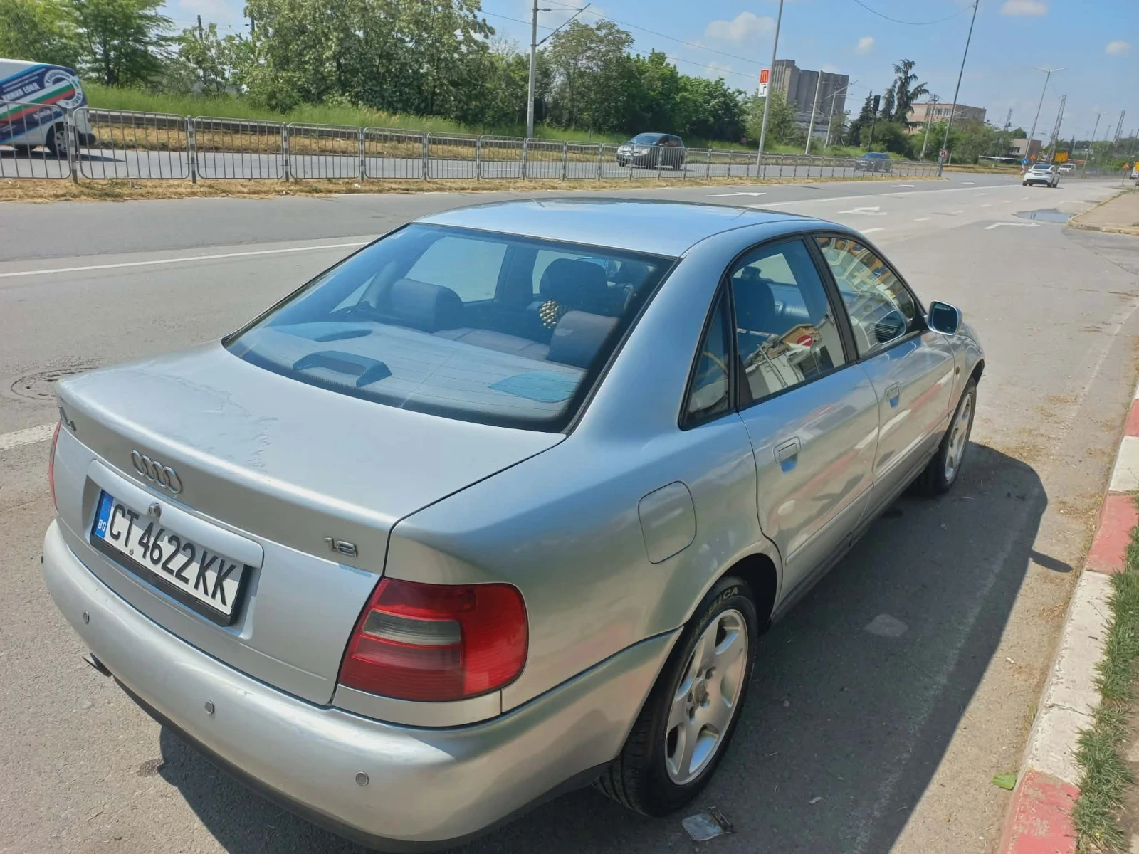 Audi A4 1.8i, снимка 4 - Автомобили и джипове - 54645411
