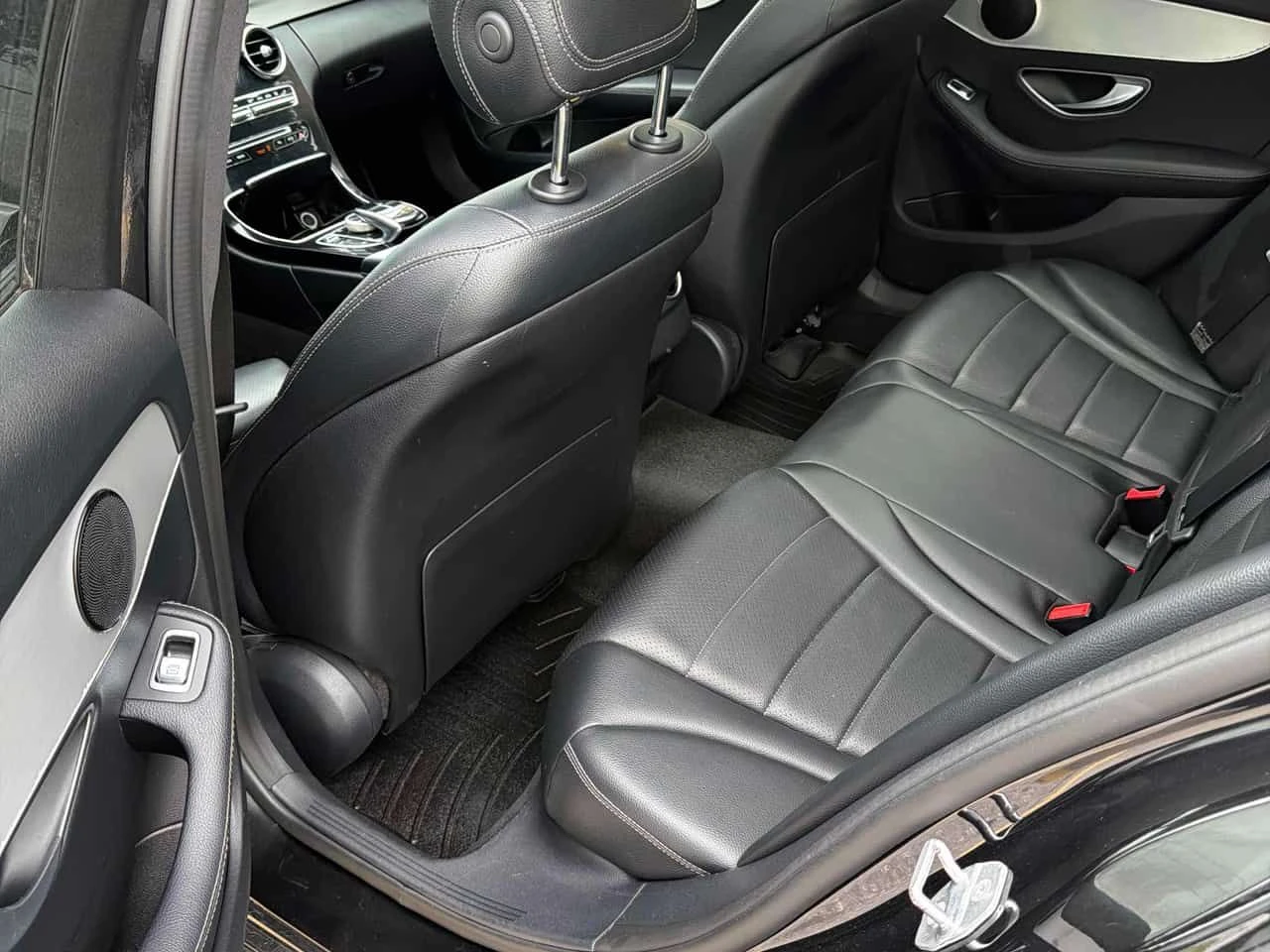 Mercedes-Benz C 300 АМГ Пакет/CARFAX/Панорама/Подгрев/Памет/КЛИП, снимка 8 - Автомобили и джипове - 55053935