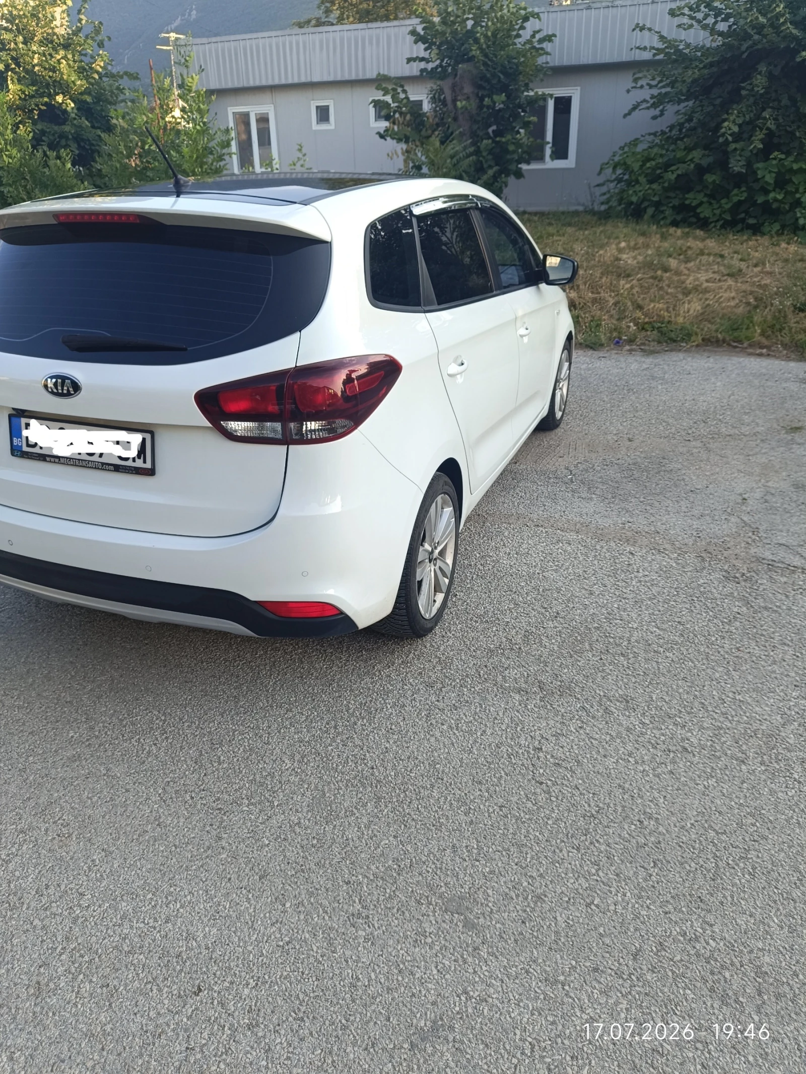 Kia Carens, снимка 6 - Автомобили и джипове - 55166391