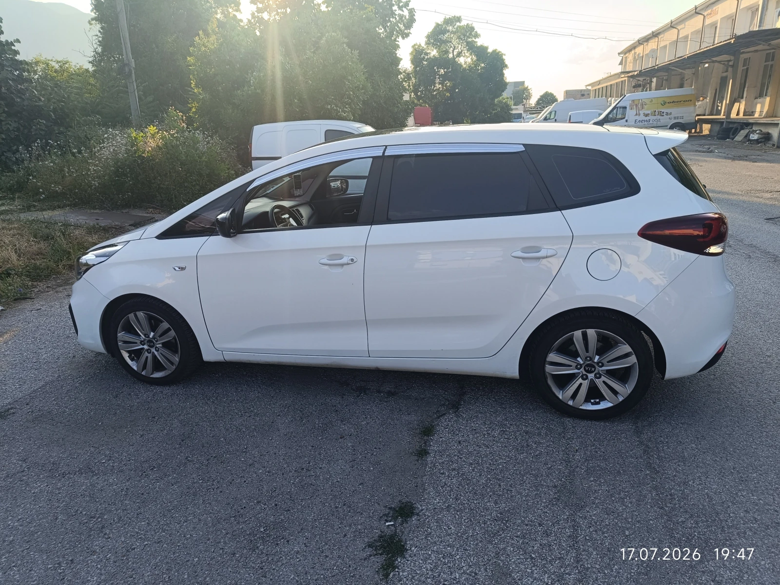 Kia Carens, снимка 9 - Автомобили и джипове - 55166391