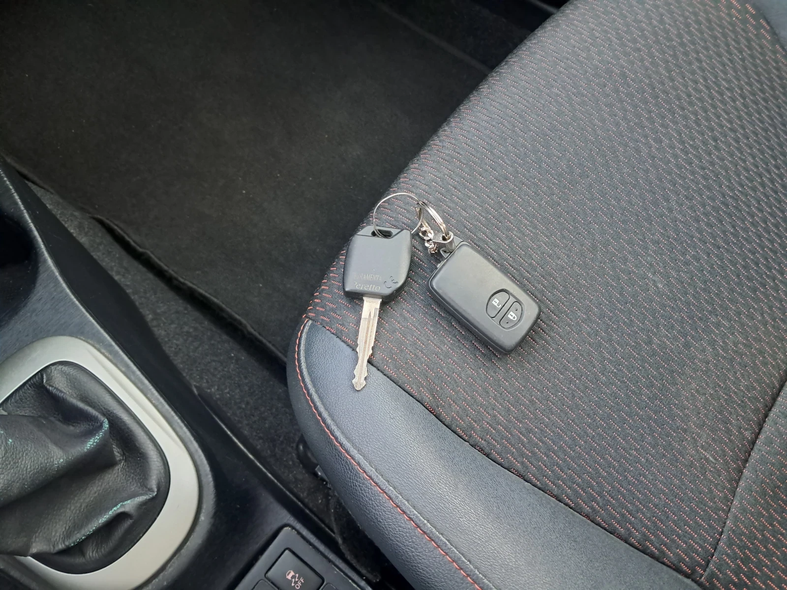Toyota Yaris 1.4 d4d панорама, нави, камера, кожа, снимка 13 - Автомобили и джипове - 55419405