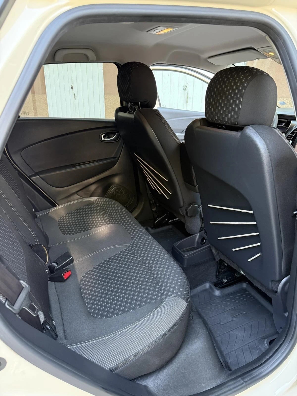 Renault Captur 1, 5 dCi EDC, снимка 11 - Автомобили и джипове - 55645488