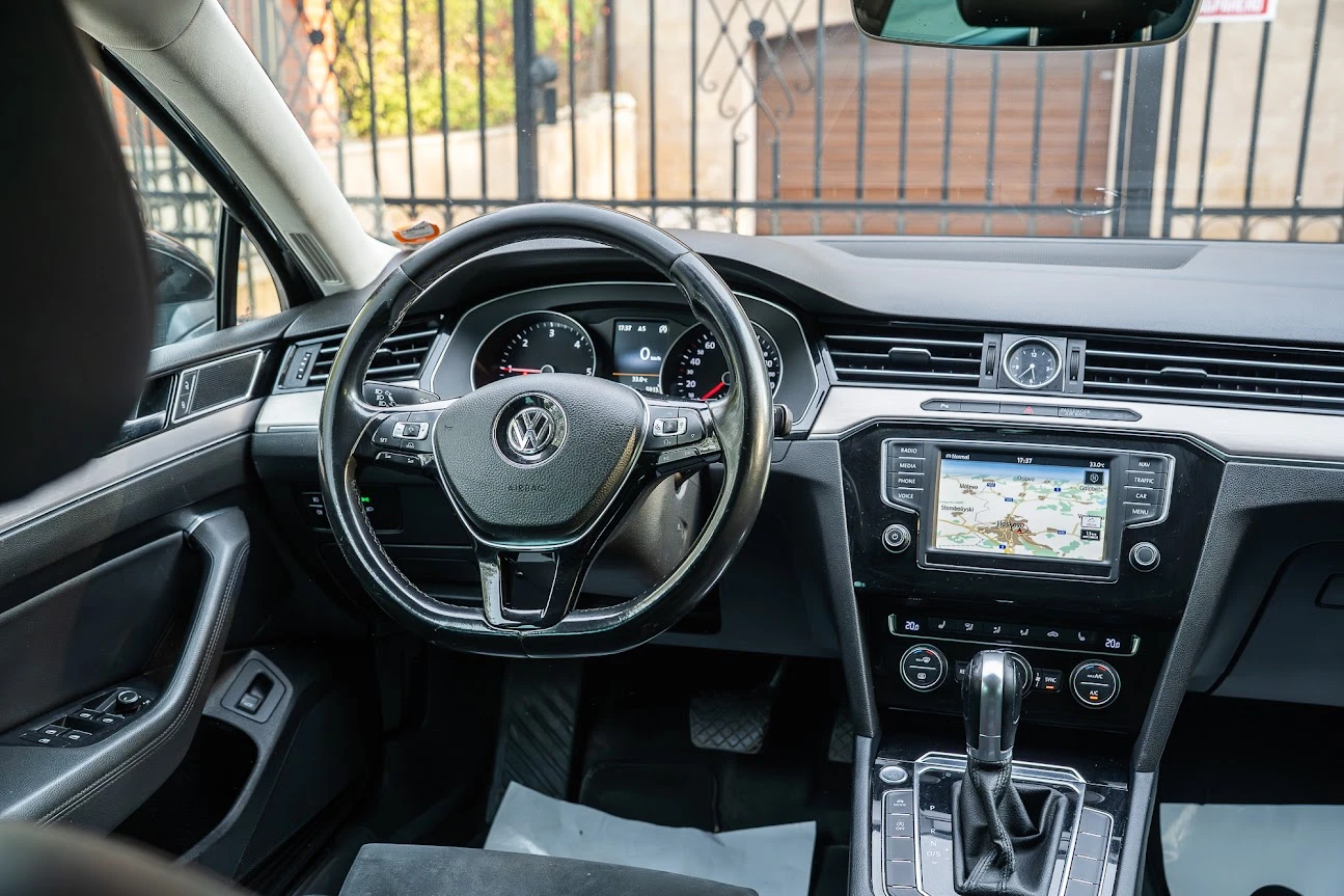VW Passat DISTRONIC* MASSAGE* FULLLED* , снимка 14 - Автомобили и джипове - 55989202