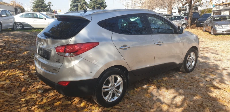 Hyundai IX35 2.0CRDI 4X4 FULL КОЖА ПОДГРЕВ КРУИЗ , снимка 5 - Автомобили и джипове - 47800191