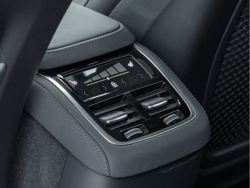 Volvo Xc90 B6 AWD 7-Seater/Опция за автокредит, снимка 14 - Автомобили и джипове - 53273125