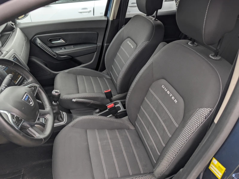 Dacia Duster 1.6i/114ps/4x4, снимка 12 - Автомобили и джипове - 53440800