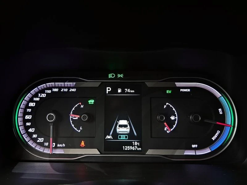 Hyundai Tucson Premium 2WD| 226к.с.| ВКЛ.ТЕХНОТЕСТ, снимка 8 - Автомобили и джипове - 55099194