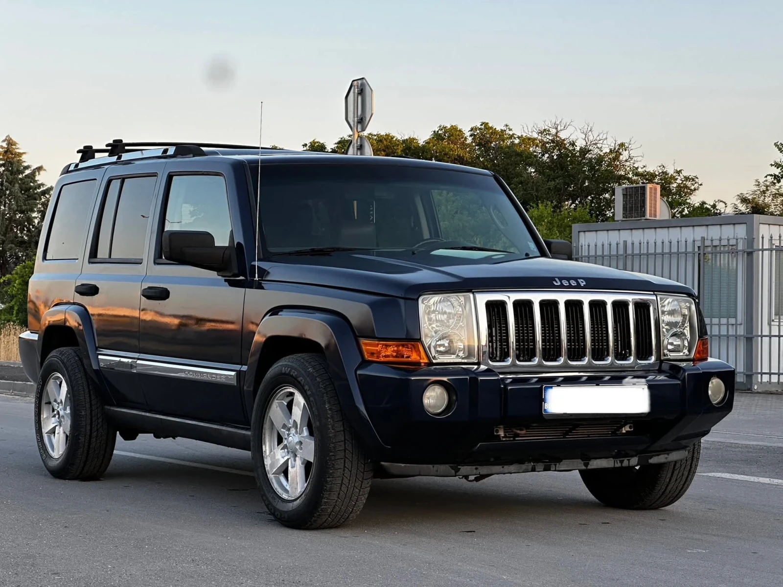 Jeep Commander 3.7 V6 - изображение 2