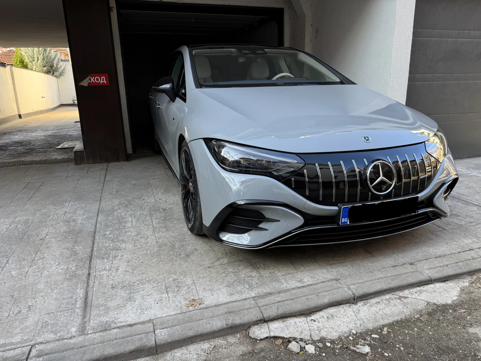 Mercedes-Benz EQE 53 AMG - изображение 2