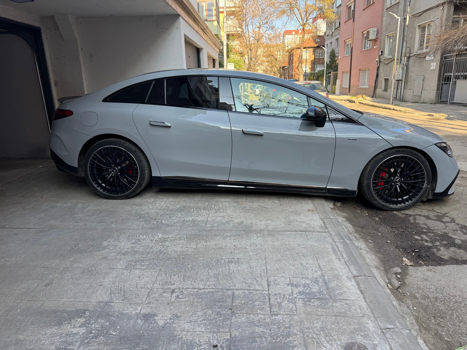 Mercedes-Benz EQE 53 AMG - изображение 7