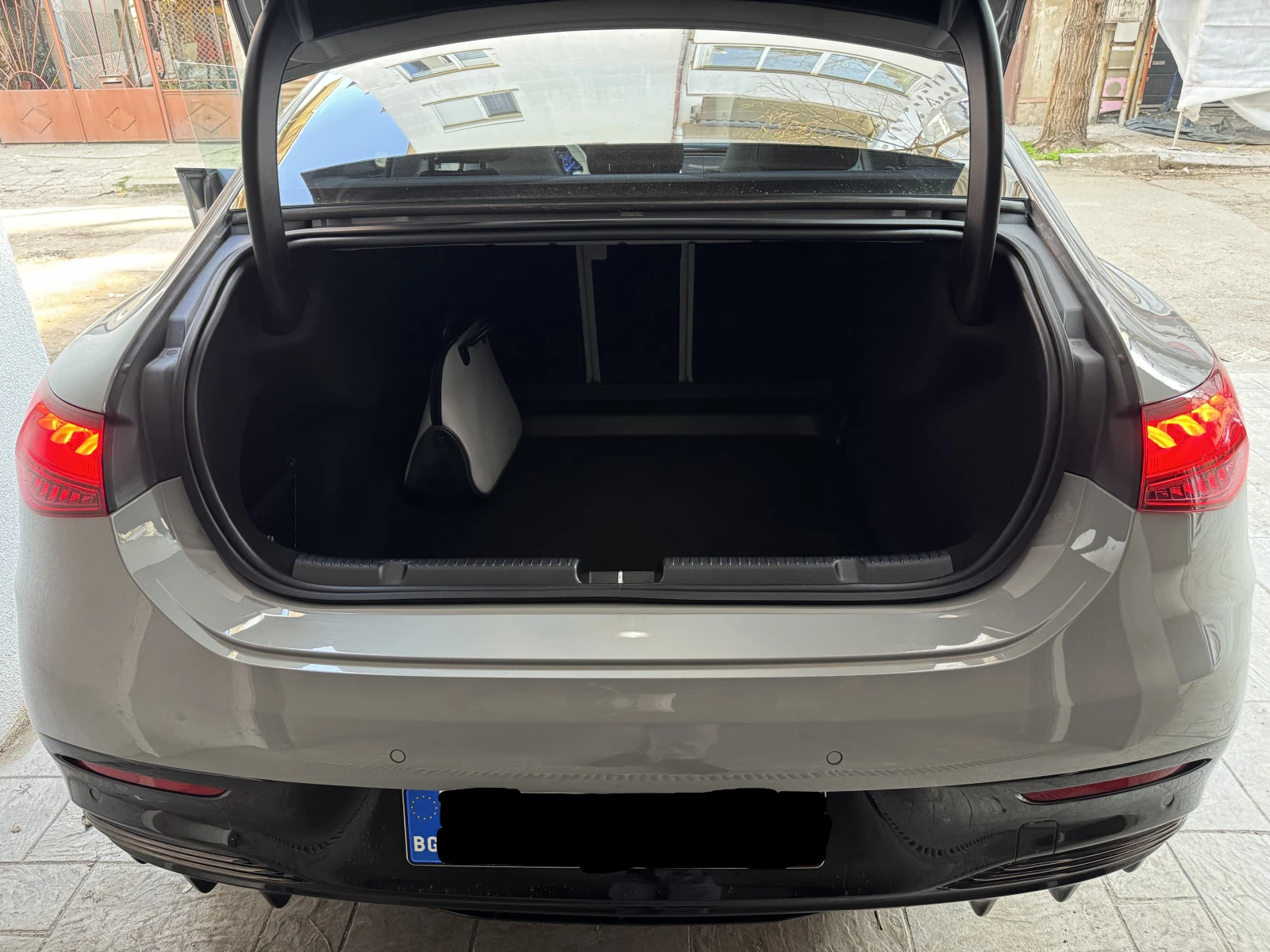 Mercedes-Benz EQE 53 AMG - изображение 9