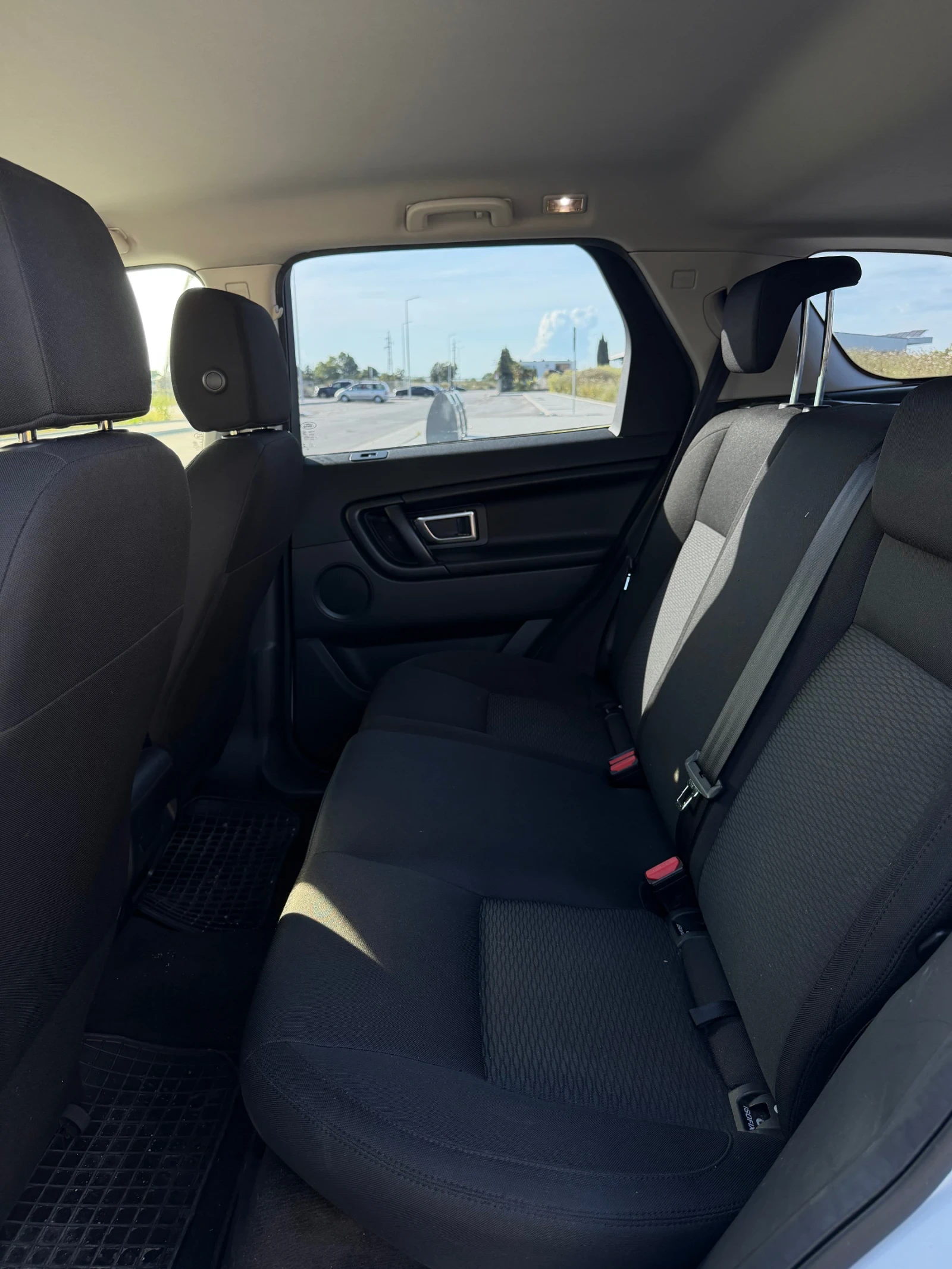 Land Rover Discovery Sport 2.0D , снимка 11 - Автомобили и джипове - 54833236