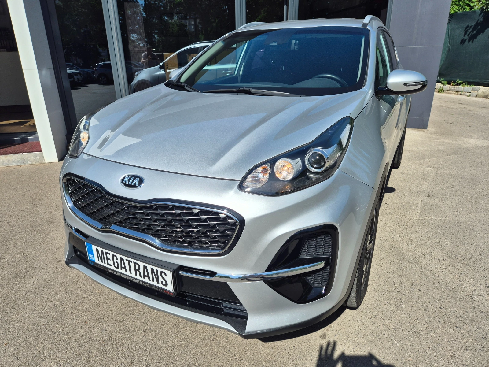 Kia Sportage 2.0 CRDI 4X4, снимка 2 - Автомобили и джипове - 55087387