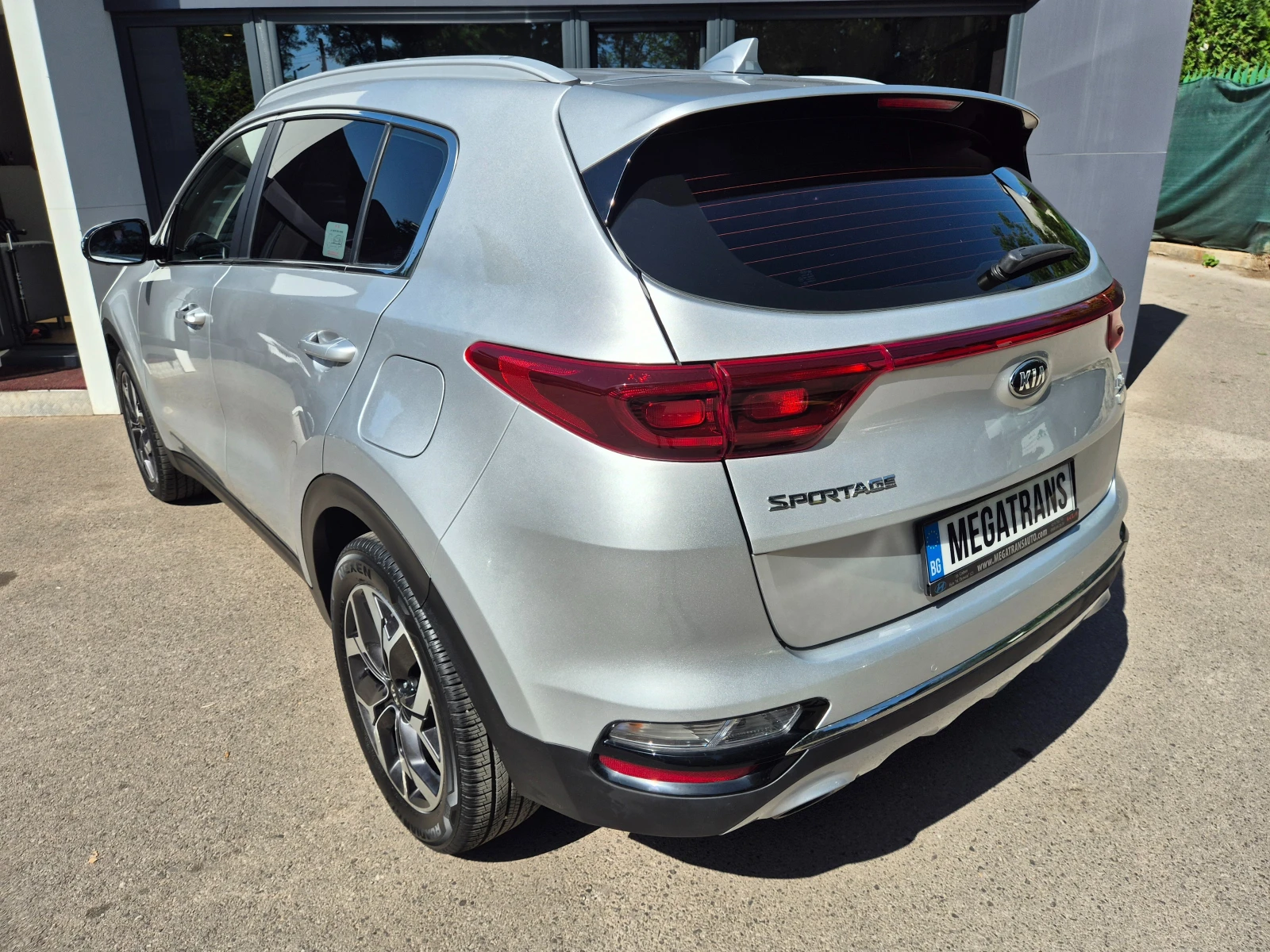 Kia Sportage 2.0 CRDI 4X4, снимка 3 - Автомобили и джипове - 55087387
