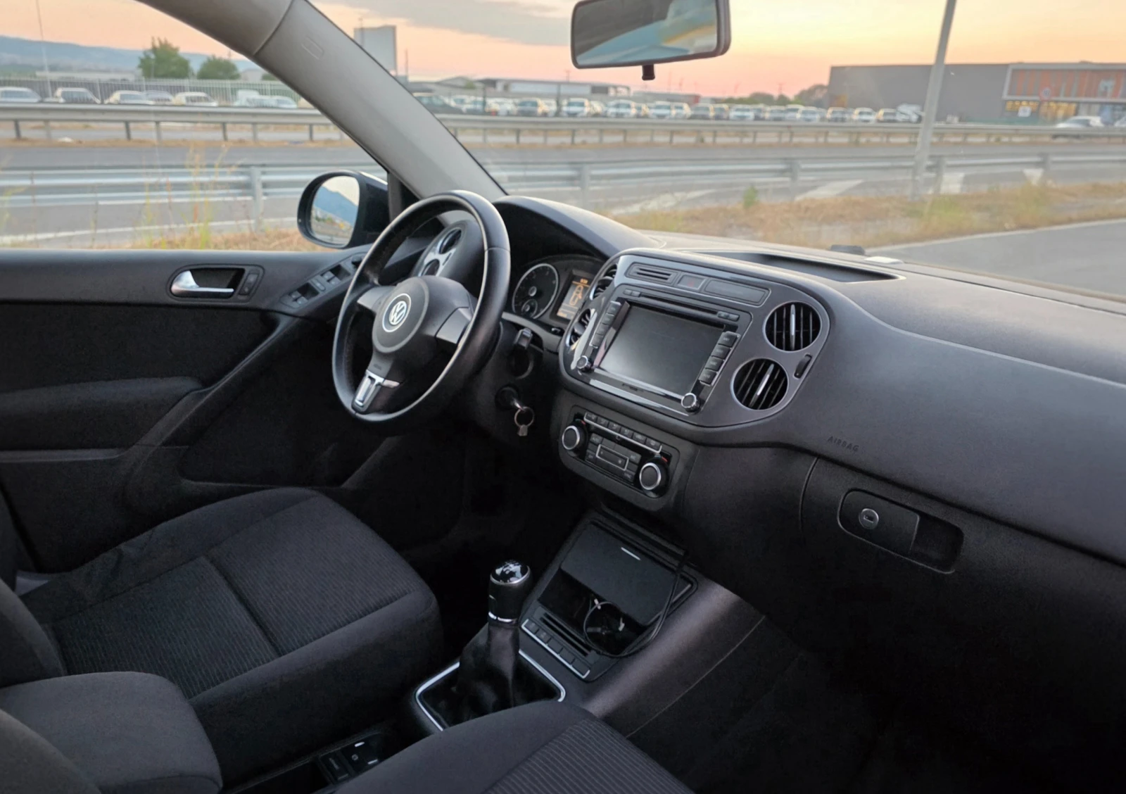 VW Tiguan 2.0TDI 110ks, снимка 8 - Автомобили и джипове - 55631205