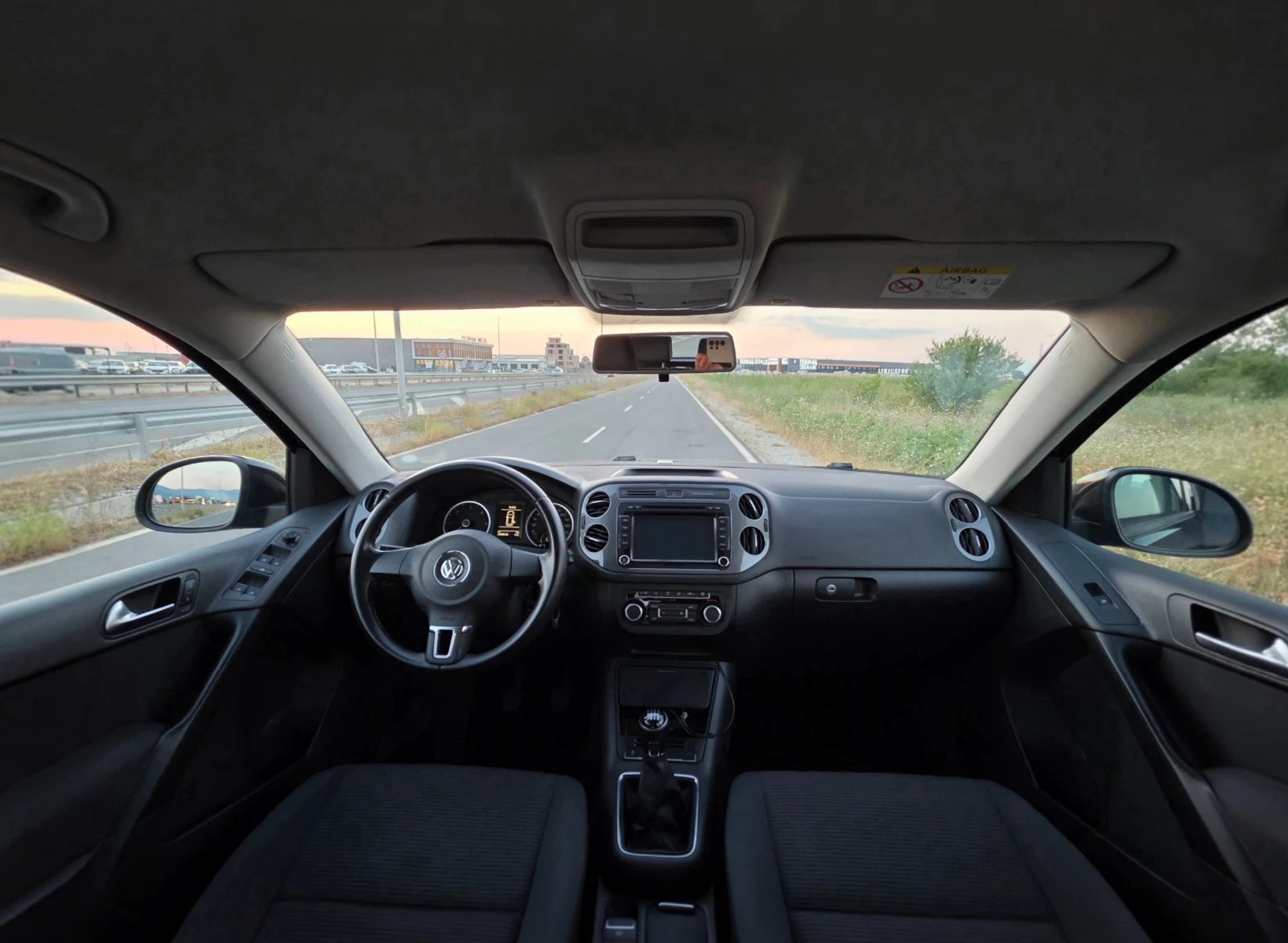 VW Tiguan 2.0TDI 110ks, снимка 9 - Автомобили и джипове - 55631205