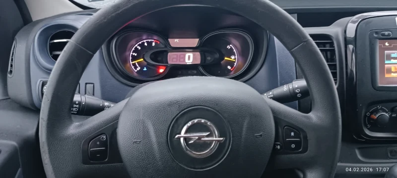 Opel Vivaro Товарен, снимка 6 - Бусове и автобуси - 53357086