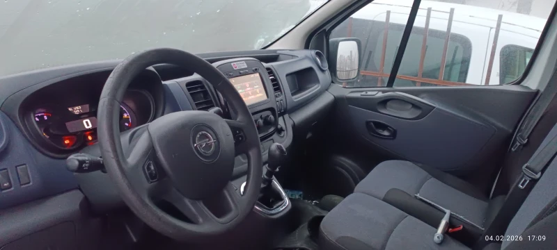 Opel Vivaro Товарен, снимка 5 - Бусове и автобуси - 53357086