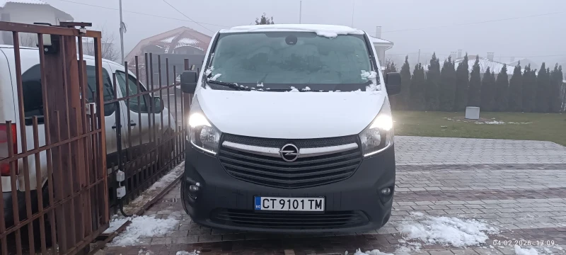 Opel Vivaro Товарен, снимка 4 - Бусове и автобуси - 53357086