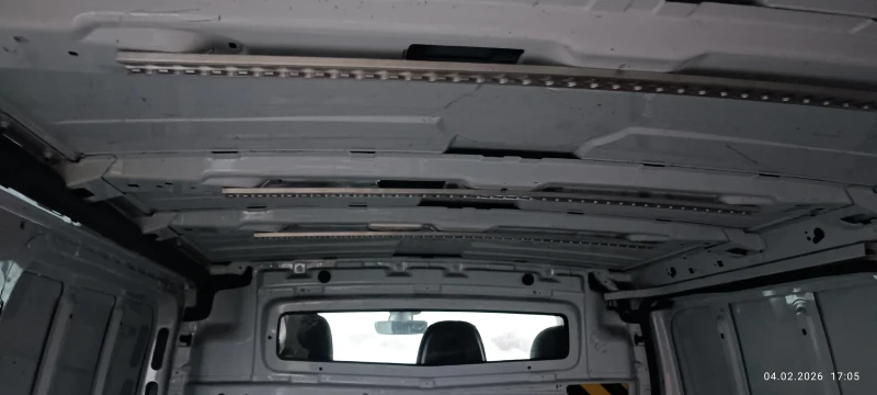 Opel Vivaro Товарен, снимка 14 - Бусове и автобуси - 53357086