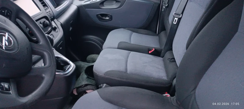 Opel Vivaro Товарен, снимка 15 - Бусове и автобуси - 53357086