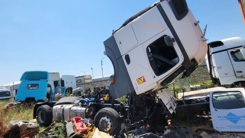 Mercedes-Benz Actros, снимка 11 - Камиони - 47348237