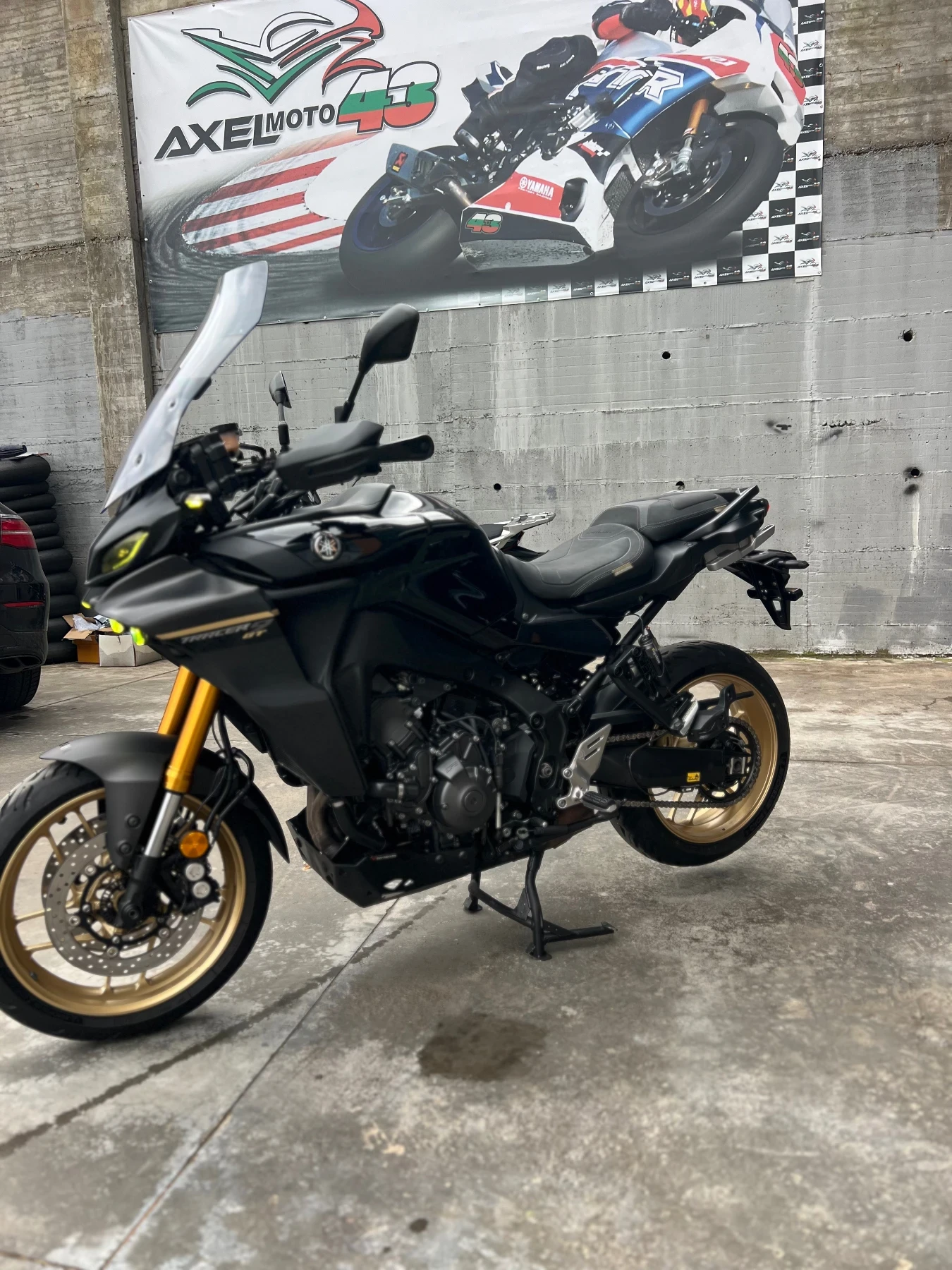 Yamaha Mt-09 TRACER 900GT BlackGold - изображение 4