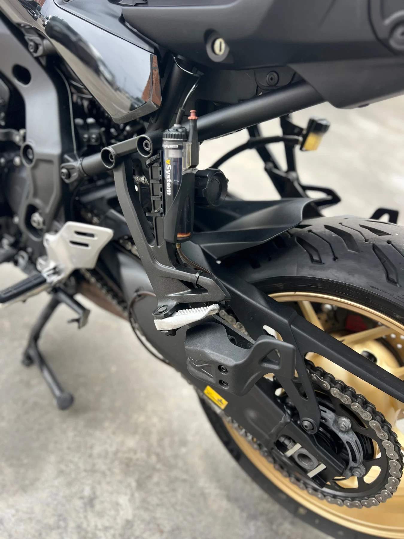 Yamaha Mt-09 TRACER 900GT BlackGold - изображение 10