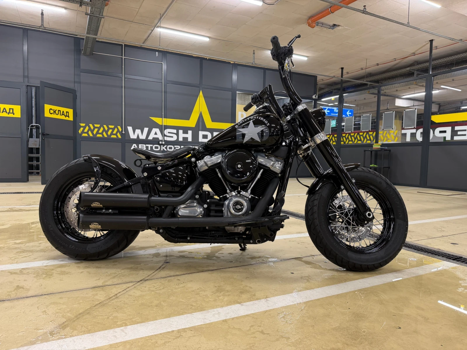 Harley-Davidson Softail FLSL 200 Custom Bobber