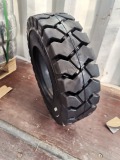 Мотокар Komatsu  нови гуми плътни, снимка 9