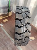 Мотокар Komatsu  нови гуми плътни, снимка 7