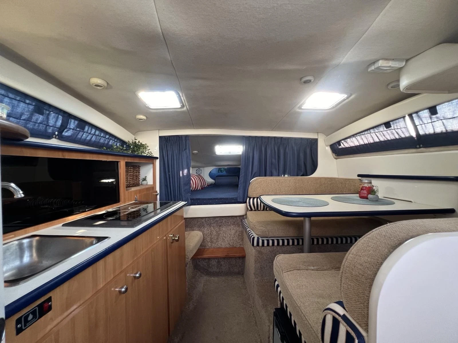 Моторна яхта Bayliner Ciera 285 - изображение 4
