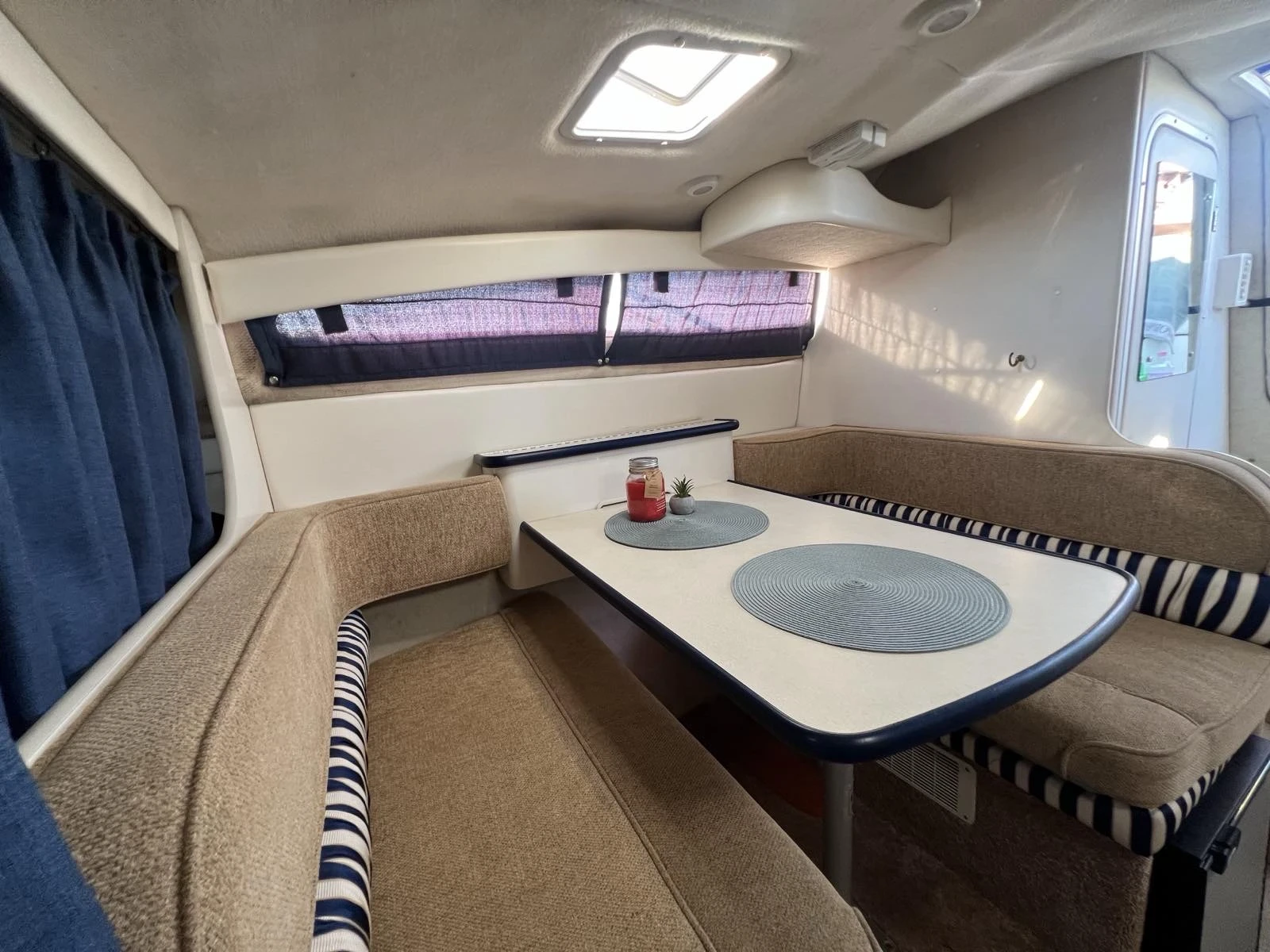 Моторна яхта Bayliner Ciera 285 - изображение 10